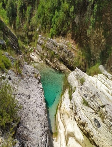 Towards the Kapaj Waterfall